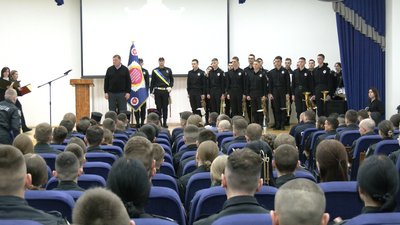Вперше у Франківську 86 випускників Луганського інституту імені Дідоренка отримали дипломи Вперше у Франківську 86 випускників Луганського інституту імені Дідоренка отримали дипломи