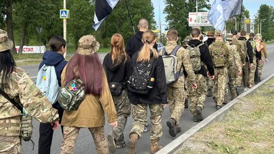 У Павлограді на Дніпропетровщині влаштували марш до 10-ї річниці створення полку "Азов" У Павлограді на Дніпропетровщині влаштували марш до 10-ї річниці створення полку "Азов"