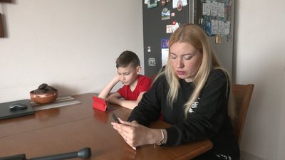 Іноді пише: "Я ще живий". Розповідь дружини азовця, який продовжує тримати оборону на "Азовсталі" Іноді пише: "Я ще живий". Розповідь дружини азовця, який продовжує тримати оборону на "Азовсталі"