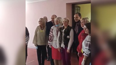 У Франківську члени ДВК покинули робочі місця, щоб сфотографуватися з чинним мером У Франківську члени ДВК покинули робочі місця, щоб сфотографуватися з чинним мером