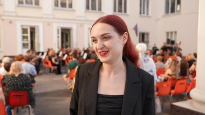 У Хмельницькій обласній філармонії зіграли концерт просто неба У Хмельницькій обласній філармонії зіграли концерт просто неба