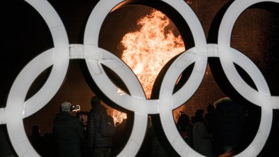В Японії заарештували жінку, яка гасила олімпійський вогонь з водяного пістолета