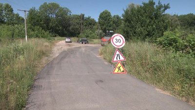Чекали півстоліття: між двома селами на Чернігівщині ремонтують дорогу Чекали півстоліття: між двома селами на Чернігівщині ремонтують дорогу