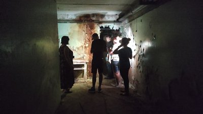 Тріщини, сморід і пацюки: у Дніпрі мешканці будинку потерпають через аварійний стан підвалу
