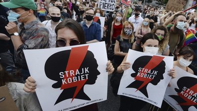 Керівна партія Польщі не підтверджує намірів вийти зі Стамбульської конвенції
