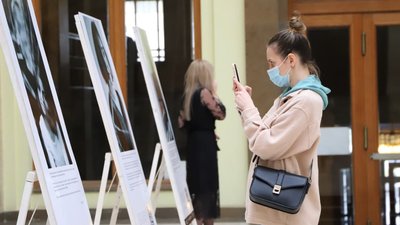Фотовиставка, присвячена жінкам, які зазнали психологічних травм, відкрилась в Ужгороді Фотовиставка, присвячена жінкам, які зазнали психологічних травм, відкрилась в Ужгороді