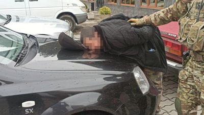 Працівника НПП «Синевир» затримали через підозру в незаконному збуті зброї Працівника НПП «Синевир» затримали через підозру в незаконному збуті зброї