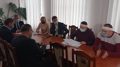 У Вінниці працівники навчального закладу вийшли на акцію голодування У Вінниці працівники навчального закладу вийшли на акцію голодування