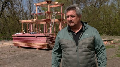 У Лукашівці на Чернігівщині поблизу розбомбленої церкви будують нову за 1 мільйон гривень У Лукашівці на Чернігівщині поблизу розбомбленої церкви будують нову за 1 мільйон гривень
