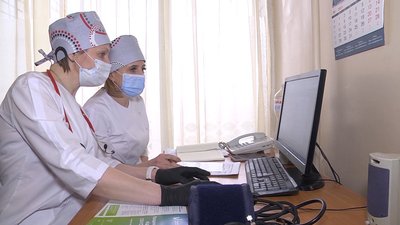 На Дніпропетровщині від коронавірусу першими вакцинували лікарів На Дніпропетровщині від коронавірусу першими вакцинували лікарів