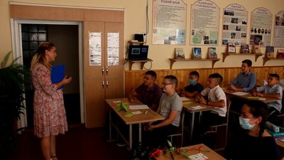 Без лінійок та з уроком про COVID-19: яким 1 вересня було у карантинних зонах Буковини