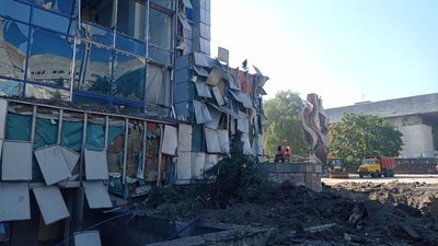 Армія РФ влучила по одному з підприємств Дніпра: двох людей поранено. Що ще відомо