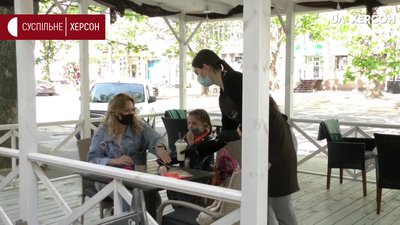 Соціальна дистанція, маски, антисептики: у Херсоні комісія перевірила роботу кафе та салонів краси Соціальна дистанція, маски, антисептики: у Херсоні комісія перевірила роботу кафе та салонів краси