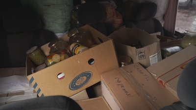 5 тонн вантажу: вінницькі волонтери повезли допомогу бійцям на Схід 5 тонн вантажу: вінницькі волонтери повезли допомогу бійцям на Схід