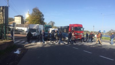 На Прикарпатті вдруге перекривають дорогу національного значення На Прикарпатті вдруге перекривають дорогу національного значення