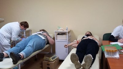 Здати кров, щоб врятувати життя: у Херсоні студенти та викладачі стали донорами Здати кров, щоб врятувати життя: у Херсоні студенти та викладачі стали донорами