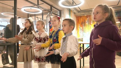 "Світлиця святого Миколая". У Франківську відкрили освітній простір для дітей, який переїхав з Маріуполя