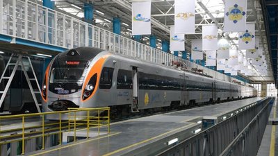Через пошкодження мережі на польській залізниці на 12 годин запізнюються поїзди з України