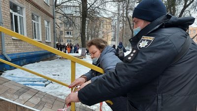 У Харкові перервали заняття школярів через повідомлення про замінування У Харкові перервали заняття школярів через повідомлення про замінування
