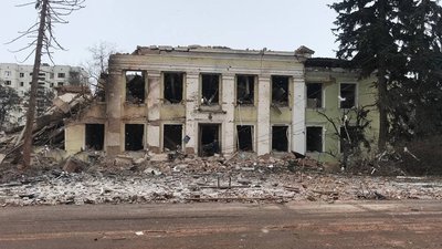 "Вирви від бомб до 20 метрів" — мер Охтирки про нічний авіаналіт російських літаків "Вирви від бомб до 20 метрів" — мер Охтирки про нічний авіаналіт російських літаків