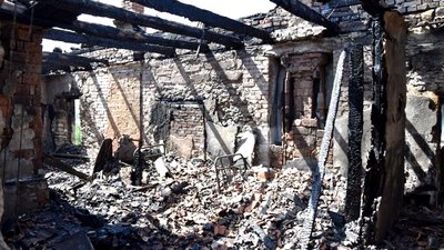 Миколаївські морпіхи допомогли мешканцям будинку, який обстріляли росіяни