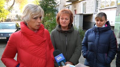 У Житомирі мешканці багатоповерхівки скаржаться на сусіда, який збирає сміття в квартирі У Житомирі мешканці багатоповерхівки скаржаться на сусіда, який збирає сміття в квартирі