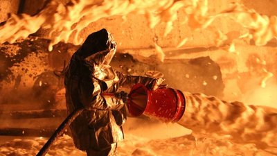 Наслідки ракетних ударів на Дніпропетровщині: рятувальники гасили вогонь більше 8 годин Наслідки ракетних ударів на Дніпропетровщині: рятувальники гасили вогонь більше 8 годин