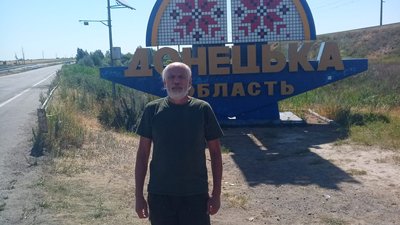 Щотижня на "передову": історія водія-волонтера з Луцька Щотижня на "передову": історія водія-волонтера з Луцька