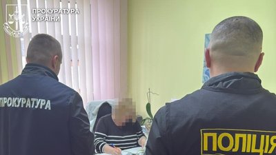 Колишню лікарку з Рівненщини підозрюють у зловживанні службовим становищем
