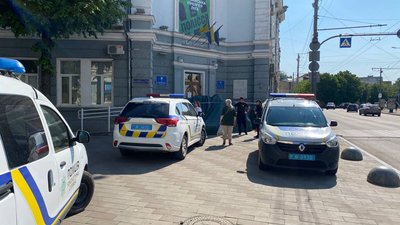 В Житомирі поліція перевіряє повідомлення про замінювання приміщення Житомирської міської ради В Житомирі поліція перевіряє повідомлення про замінювання приміщення Житомирської міської ради