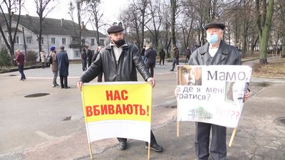 У Житомирі протестувальники вимагали зупинити роботу заправки на проспекті Незалежності У Житомирі протестувальники вимагали зупинити роботу заправки на проспекті Незалежності