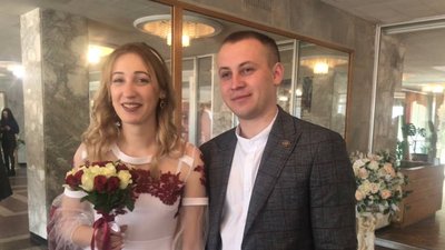 У День закоханих у Луцьку одружилися 12 пар молодят