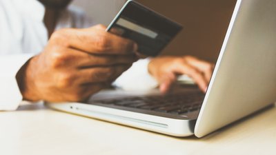 Чотирьох жителів Хмельницької області шахраї ошукали на понад 25 тисяч гривень