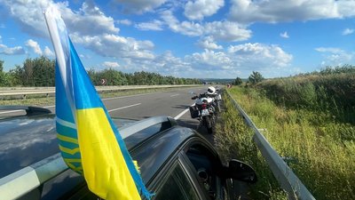 Британські мотомандрівники пожертвують гроші Львівській Лікарні Британські мотомандрівники пожертвують гроші Львівській Лікарні