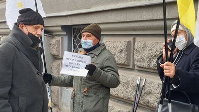 У Харкові пікетують апеляційний суд у справі проспекту Жукова У Харкові пікетують апеляційний суд у справі проспекту Жукова