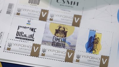 Сумський дизайнер створює патріотичну продукцію Сумський дизайнер створює патріотичну продукцію