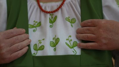 У Сумах навчають створювати традиційні сумські вишиванки У Сумах навчають створювати традиційні сумські вишиванки