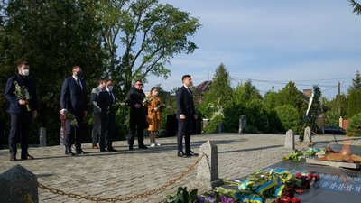 Зеленський хоче встановити дзвони миру у Донецьку і Криму