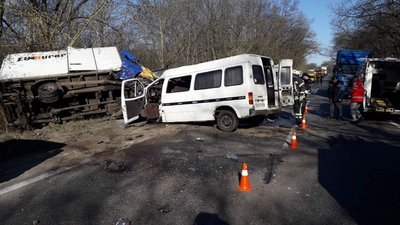 Стало відомо подробиці ДТП на трасі біля селища Пантаївка, в якій постраждало семеро людей