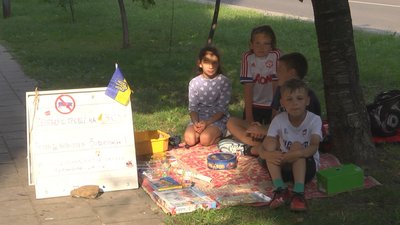 Віддають найцінніше: у Луцьку діти продають свої іграшки, щоб придбати військовим дрон