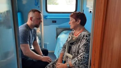 Допомога постраждалим на деокупованих територіях. Київська обл., 2022 р. Фото: Скрімантас Крункайтіс Допомога постраждалим на деокупованих територіях. Київська обл., 2022 р. Фото: Скрімантас Крункайтіс