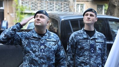 В Одесі з оркестром привітали 100-річного морпіха-ветерана