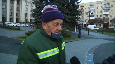 У Житомирі на майдані Соборному прапор, який порвався, не замінили У Житомирі на майдані Соборному прапор, який порвався, не замінили
