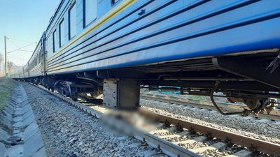 В Одесі жінка загинула під потягом. Вона залишила передсмертну записку