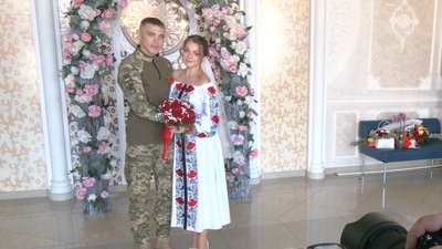 У Черкасах двадцять пар одружилися на свято Покрови У Черкасах двадцять пар одружилися на свято Покрови