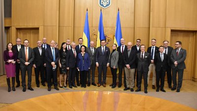 Посольства країн-членів Євросоюзу залишаються в Києві — посол ЄС в Україні
