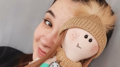 Тернополянка виготовляє тканинні ляльки за портретами людей