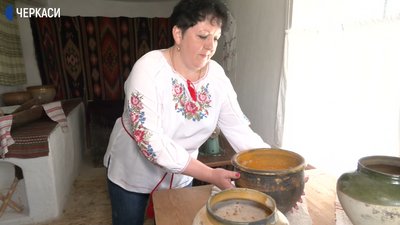 Столітніми експонатами поповнили колекцію садиби-музею Івана Гончара Столітніми експонатами поповнили колекцію садиби-музею Івана Гончара