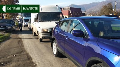 Мітинг у Хусті: жителі вимагали результатів місцевих виборів Мітинг у Хусті: жителі вимагали результатів місцевих виборів