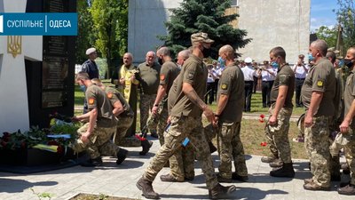 Освідчення на плацу: на Одещину повернулись бійці із зони ООС Освідчення на плацу: на Одещину повернулись бійці із зони ООС